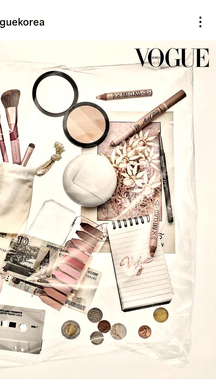 Корейский Vogue удивил россиян, включив рубли в модную подборку