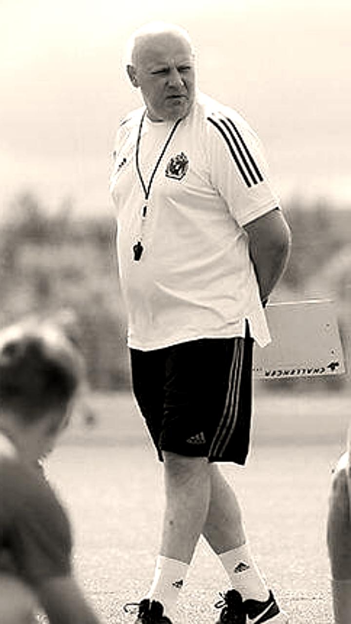 Скончался экс-вратарь и тренер СКА Нефтяник Олег Андрющенко