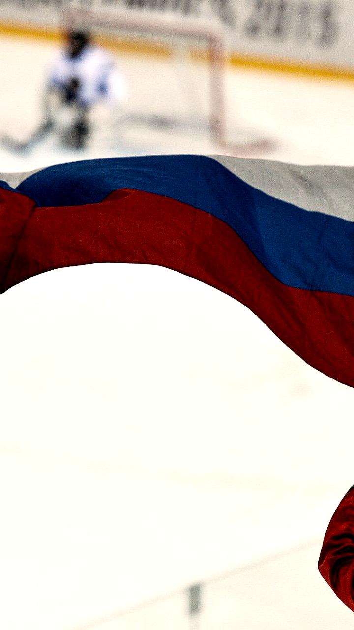 На матче Чехия - США вывесили российский флаг, который быстро убрали