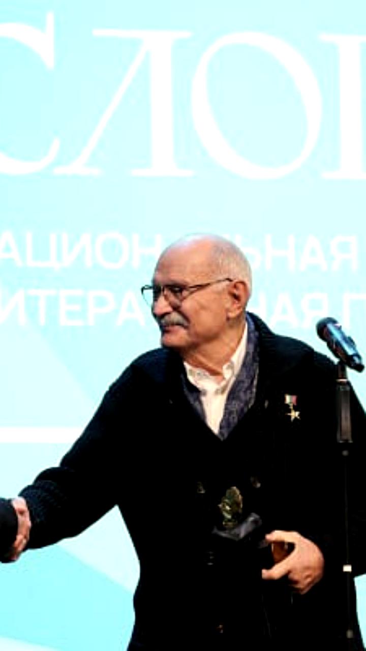 Никита Михалков передал награду на нужды СВО после получения премии 'Слово'