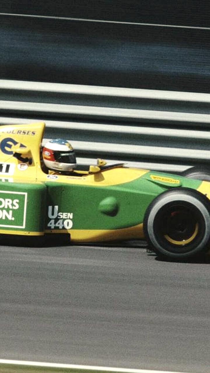 Болид Михаэля Шумахера, на котором он выиграл первую гонку в Формуле 1, продан за 5 миллионов евро