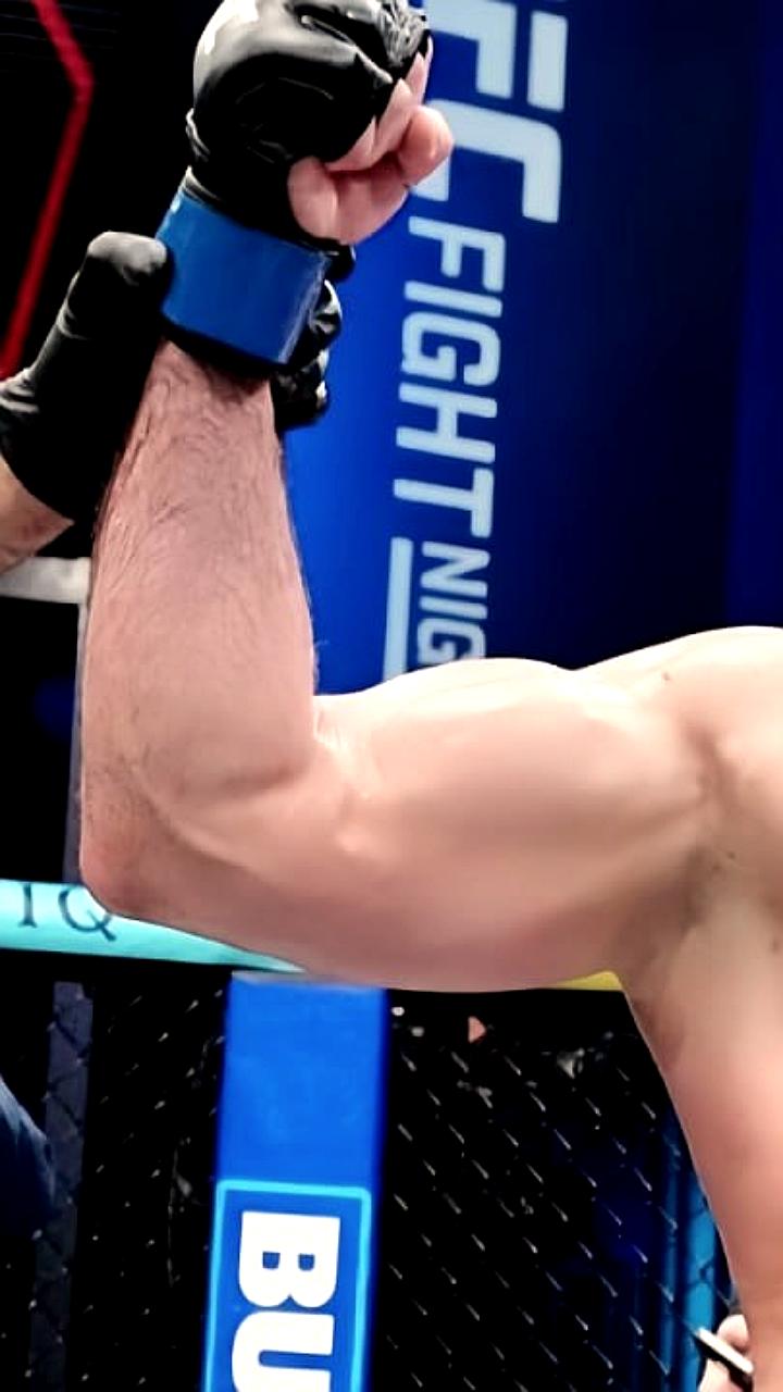 Ризван Куниев одерживает первую победу в UFC против Жаилтона Алмейда