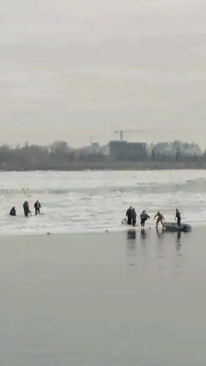 В Астраханской области успешно спасены семь человек с дрейфующей льдины