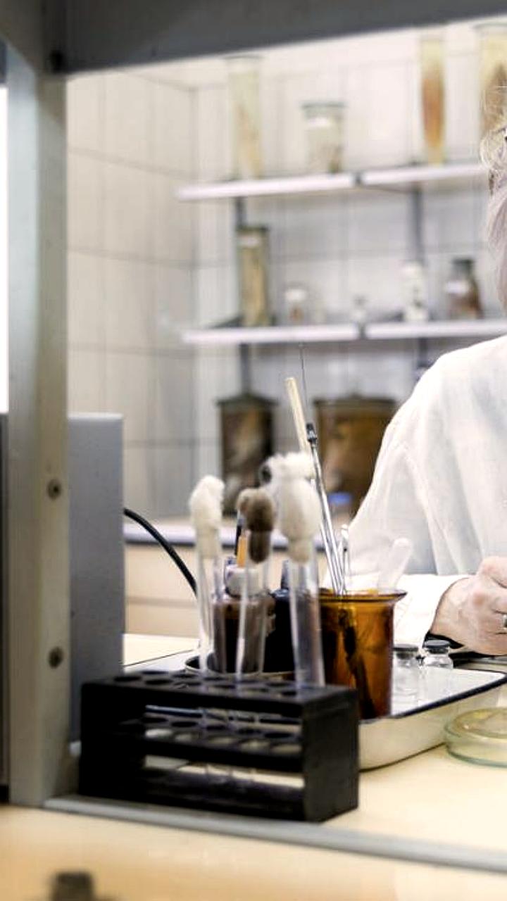 ВЦИОМ: Профессия ученого становится более желательной для детей россиян