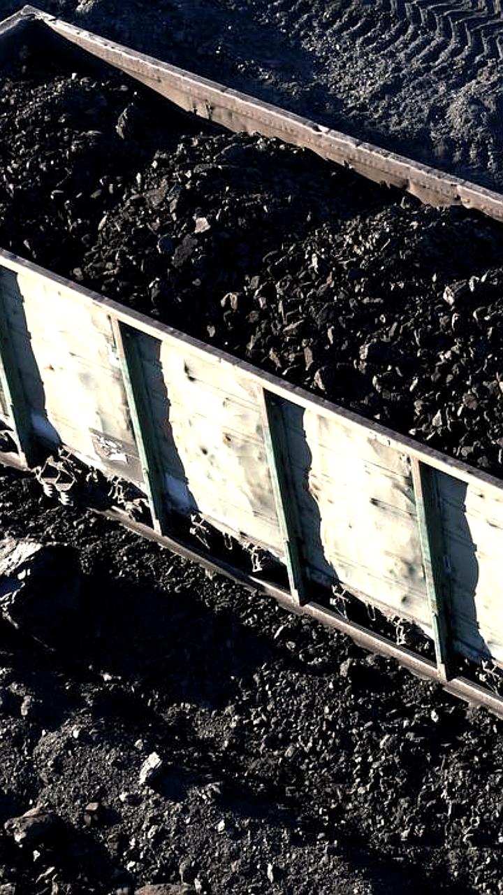 Сход вагонов с углем на ДВЖД: движение приостановлено, пострадавших нет