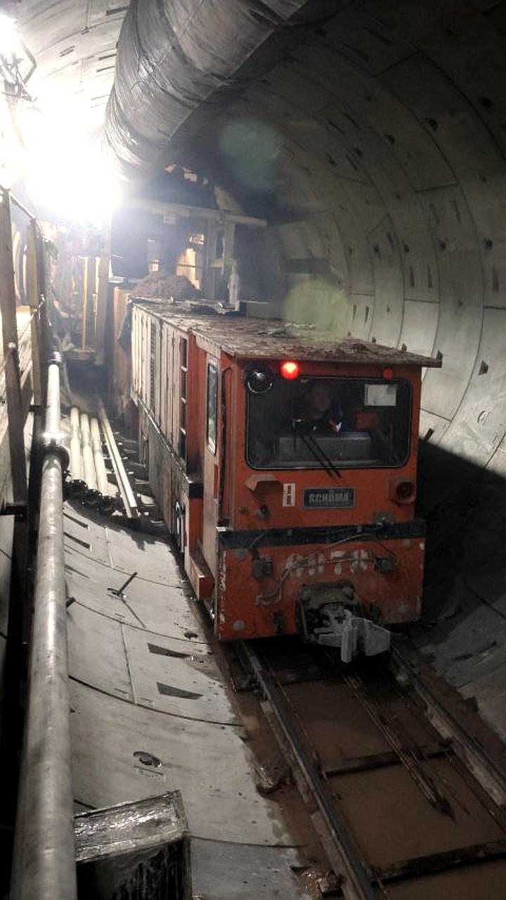 Строительство тоннеля метро от Высотной до Копылова достигло 1350 метров