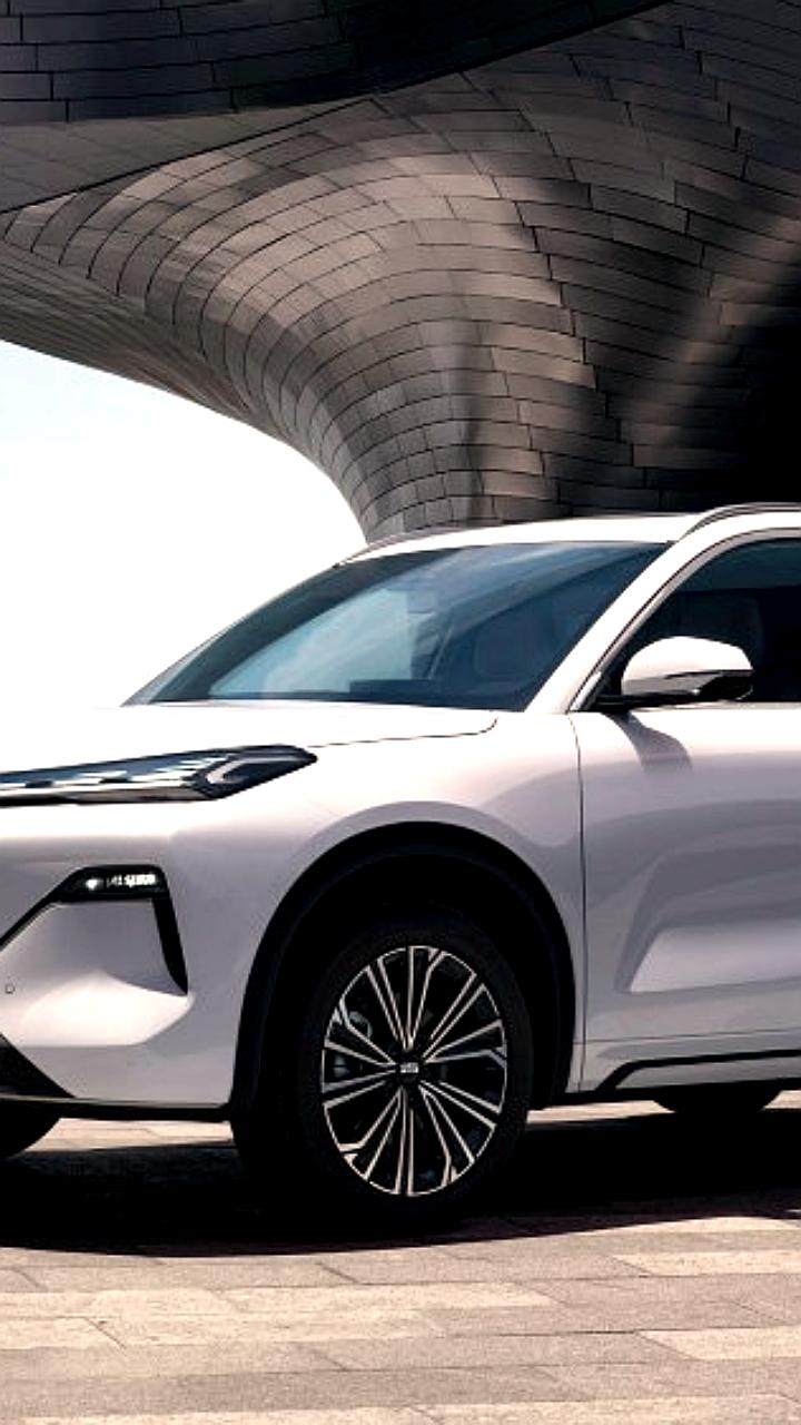 Geely EX5 EM i: новая версия с увеличенным запасом хода на электротяге