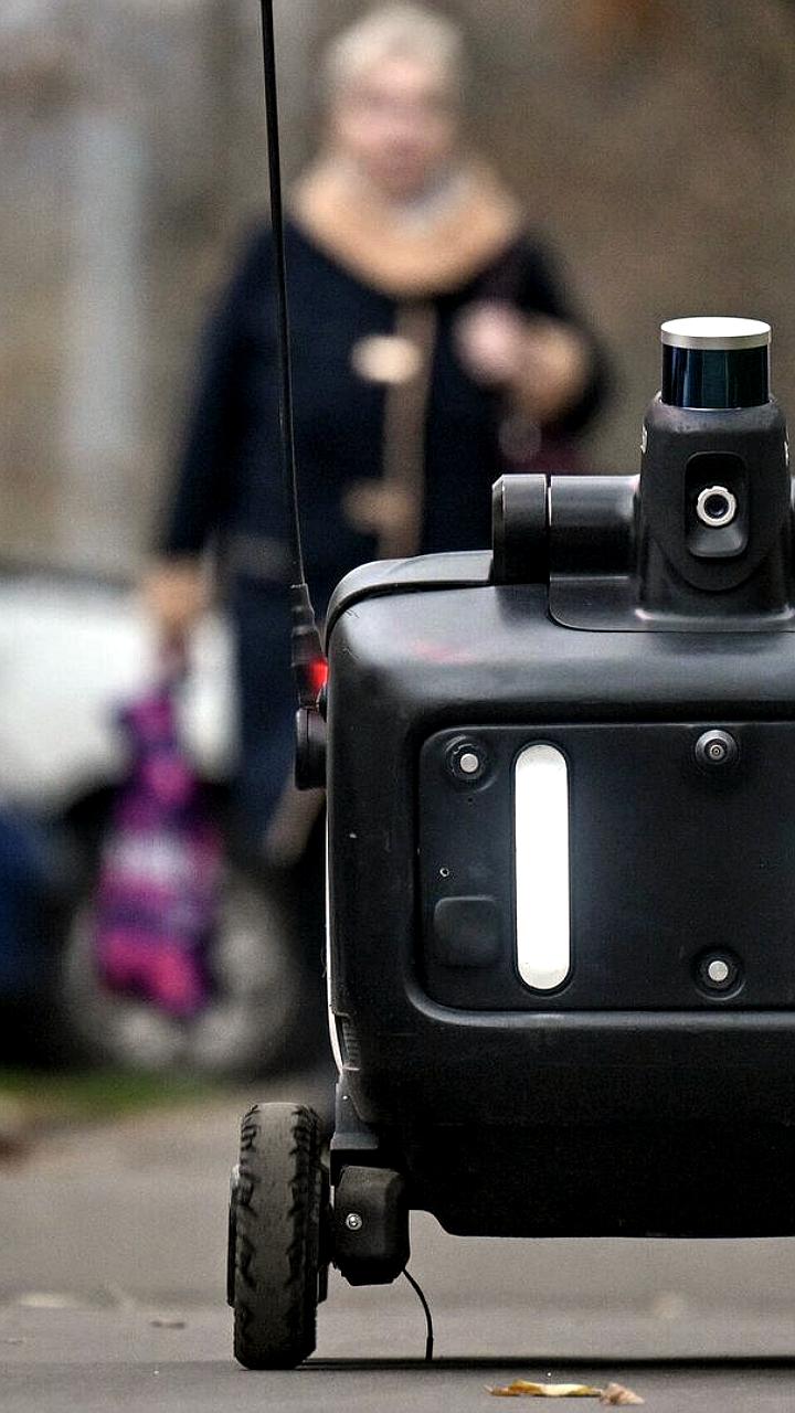 Суд оправдал робота-доставщика Яндекса, оштрафованного ГИБДД на 300 000 рублей