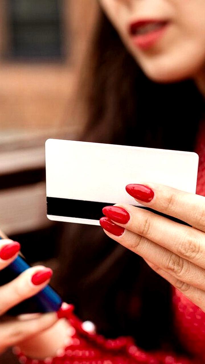 Госдума одобрила законопроект о лимите на банковские карты для граждан