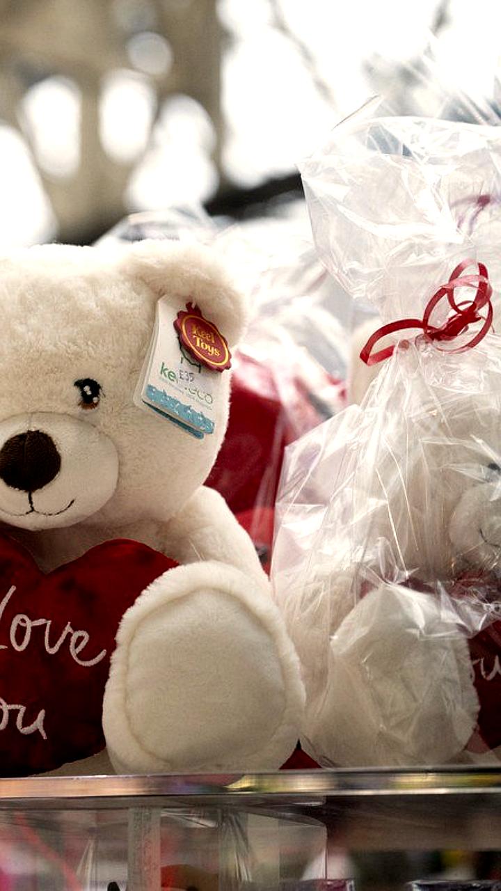 Депутат Милонов предложил маркировать заведения, отмечающие День святого Валентина, как экстремистские