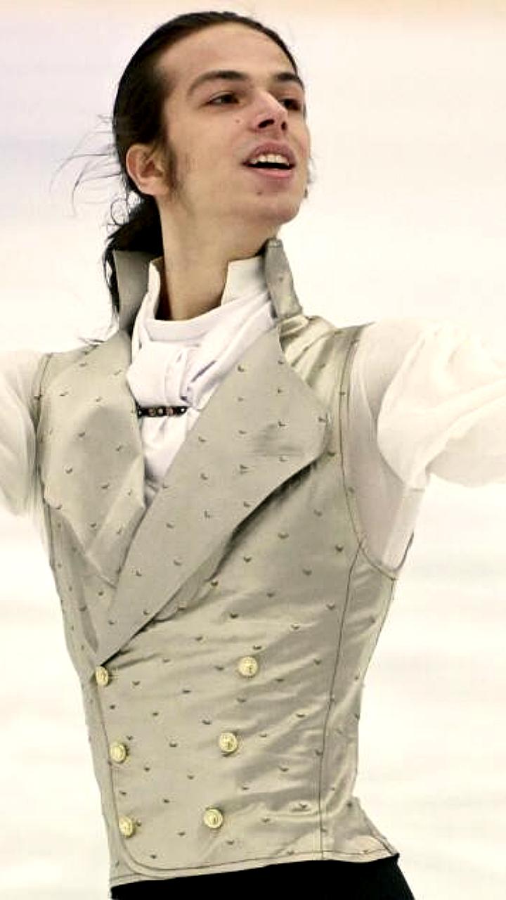 Российские болельщики активно поддерживают фигуриста Петра Гуменника на Олимпиаде в Милане