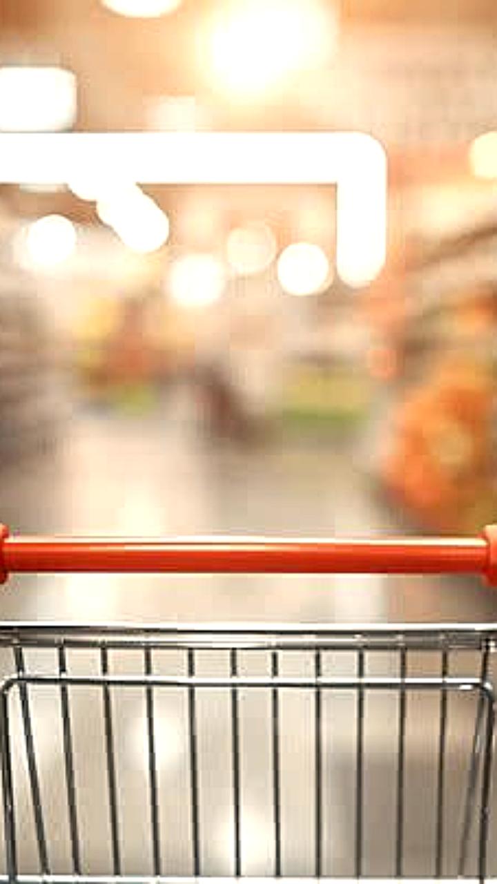 Розничный оборот в России в 2025 году вырос на 2,6% до 61,3 трлн рублей