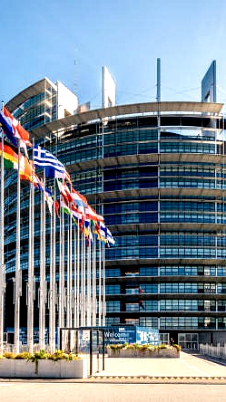 Европейский парламент голосует за военный кредит Украине на 90 миллиардов евро