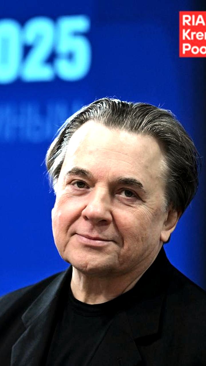 Путин вручил орден За доблестный труд Константину Эрнсту