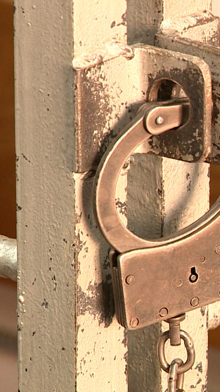 Мужчины приговорены за кражу и ограбление пенсионеров