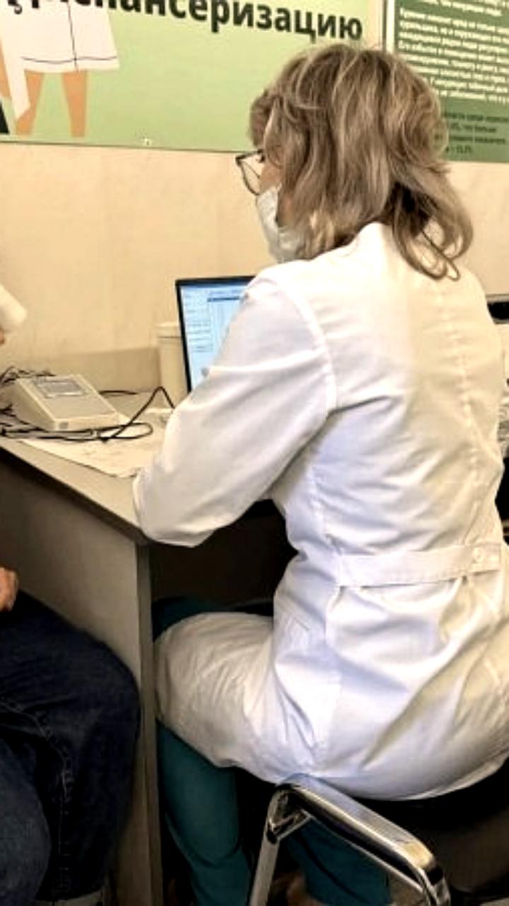 Опрос выявил высокую долю врачей в России, признающих фальсификацию медицинских услуг