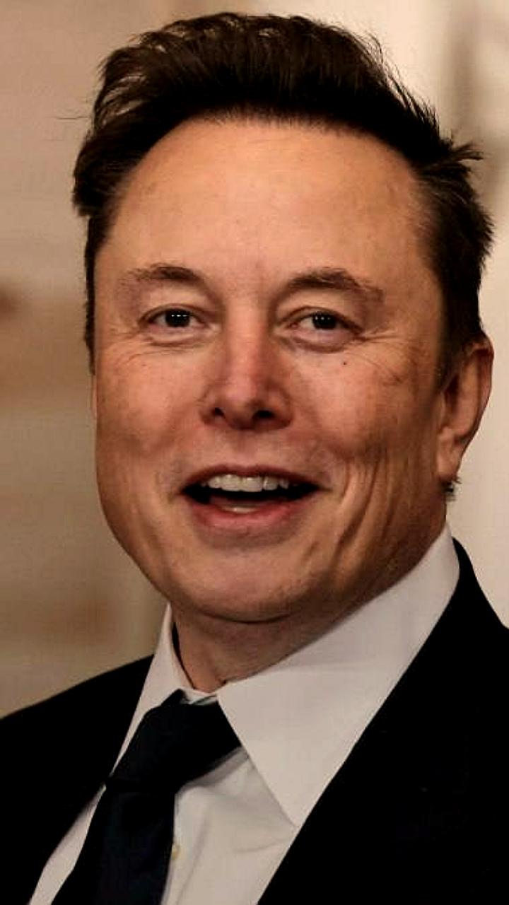 Илон Маск обсуждает возможность встречи с инопланетянами в контексте колонизации Луны