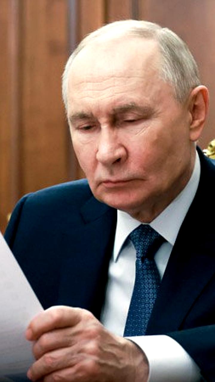 Путин поручил изменить наименование среднего профессионального образования и внедрить ИТ-компетенции в школы