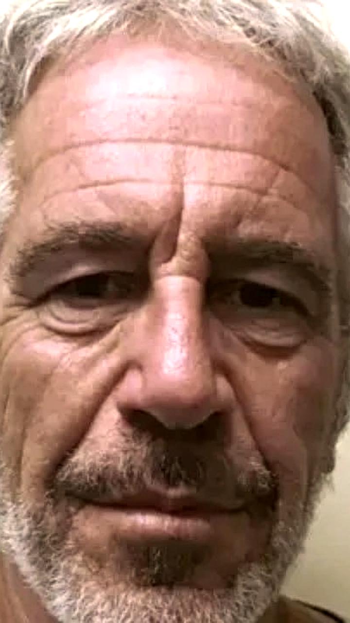 Житель Турции, похожий на Эпштейна, сталкивается с неприязнью окружающих