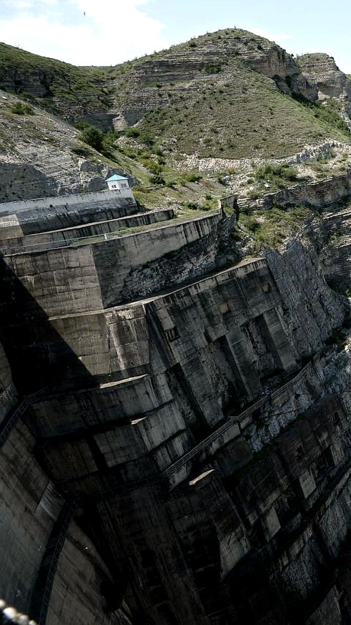 Более 1,8 млрд рублей на развитие энергетики и ЖКХ в Дагестане, Ингушетии и Северной Осетии