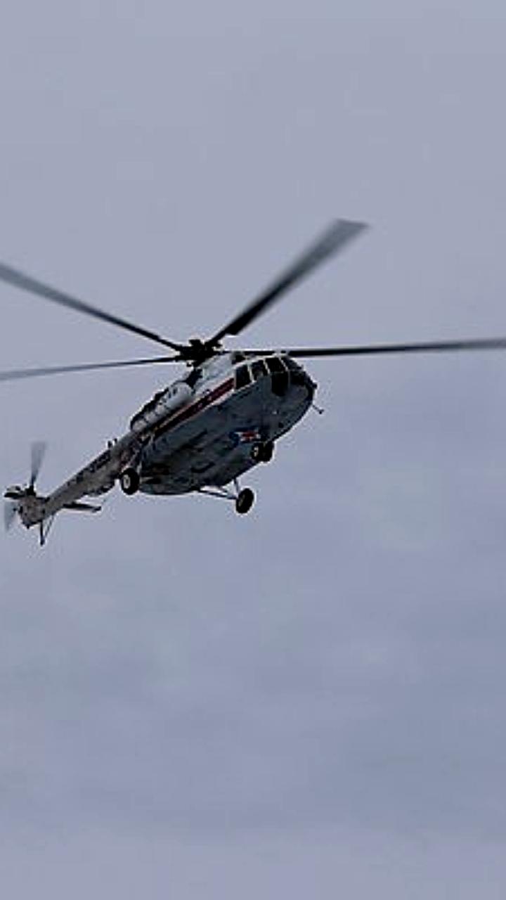 Спасатели МЧС эвакуировали пострадавшего члена экипажа судна в Магадане