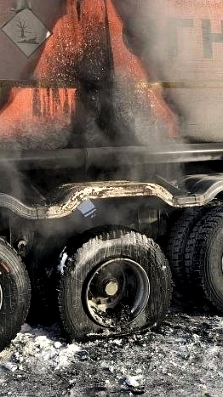 Пожарные из Сусумана успешно ликвидировали возгорание бензовоза на ФАД Колыма