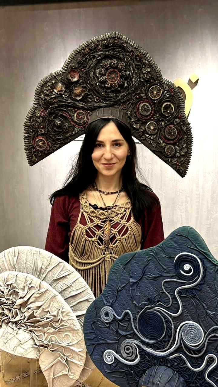 Дизайнер Ольга Дорохова из Барнаула выиграла Гран-при на чемпионате шляпного искусства в Москве