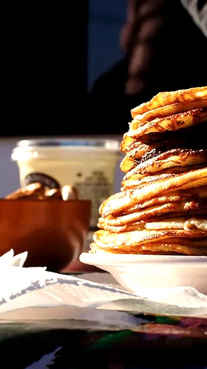 Россияне выбрали сметану как любимую начинку для блинов