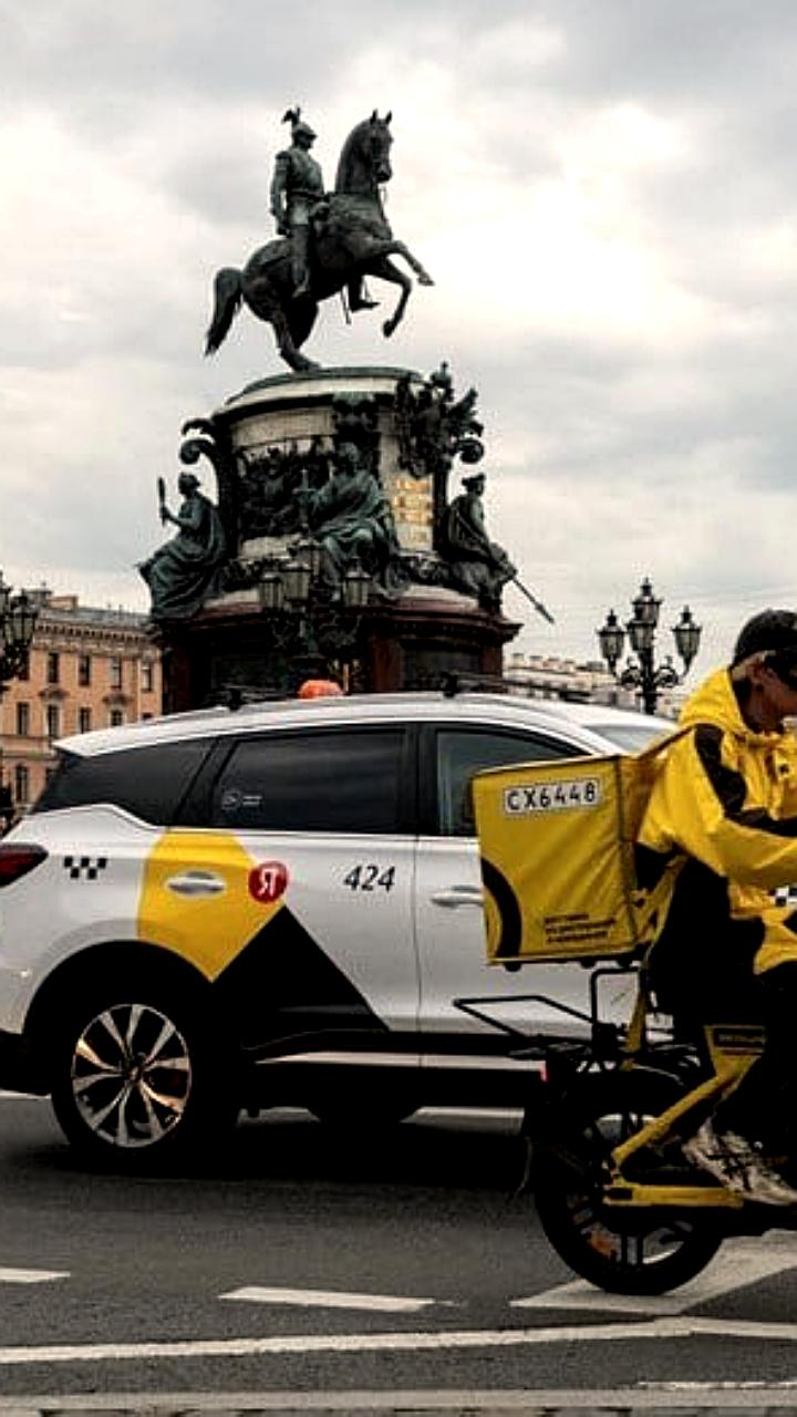 В Санкт-Петербурге курьеру предлагают зарплату от 277 тысяч рублей за доставку заказов