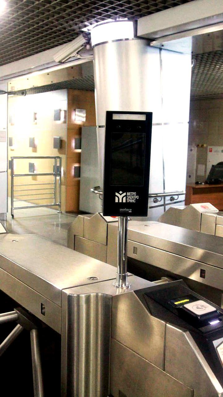 Казань внедряет оплату в метро по QR-коду вместо жетонов