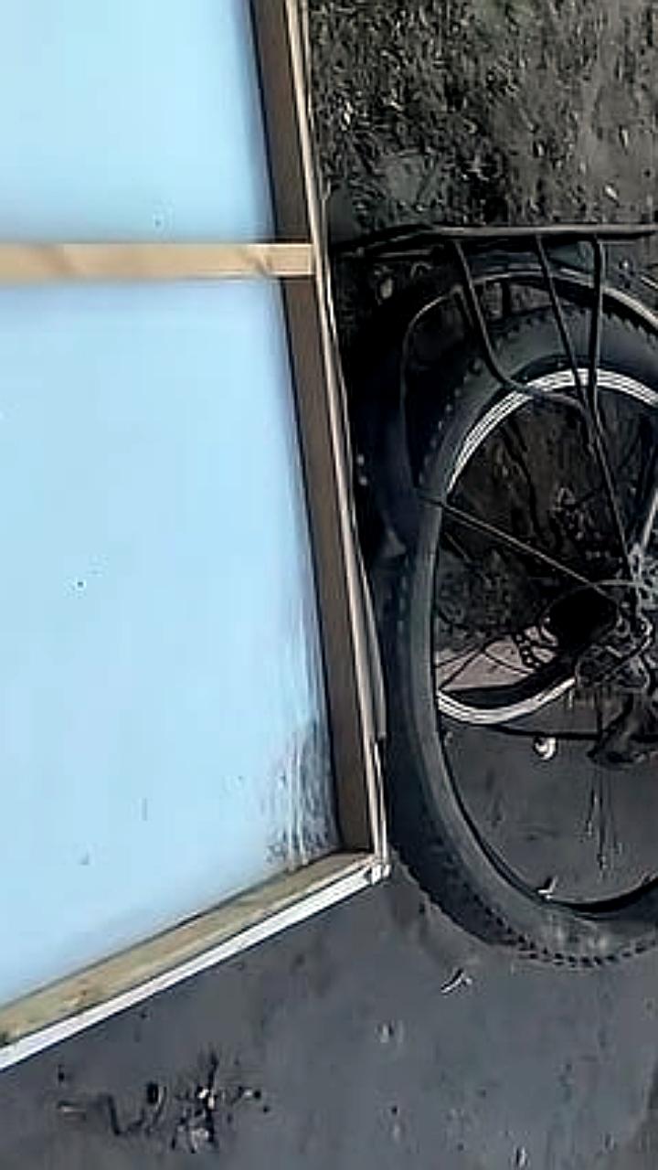 В Ташкенте грузовик сбил курьера на велосипеде