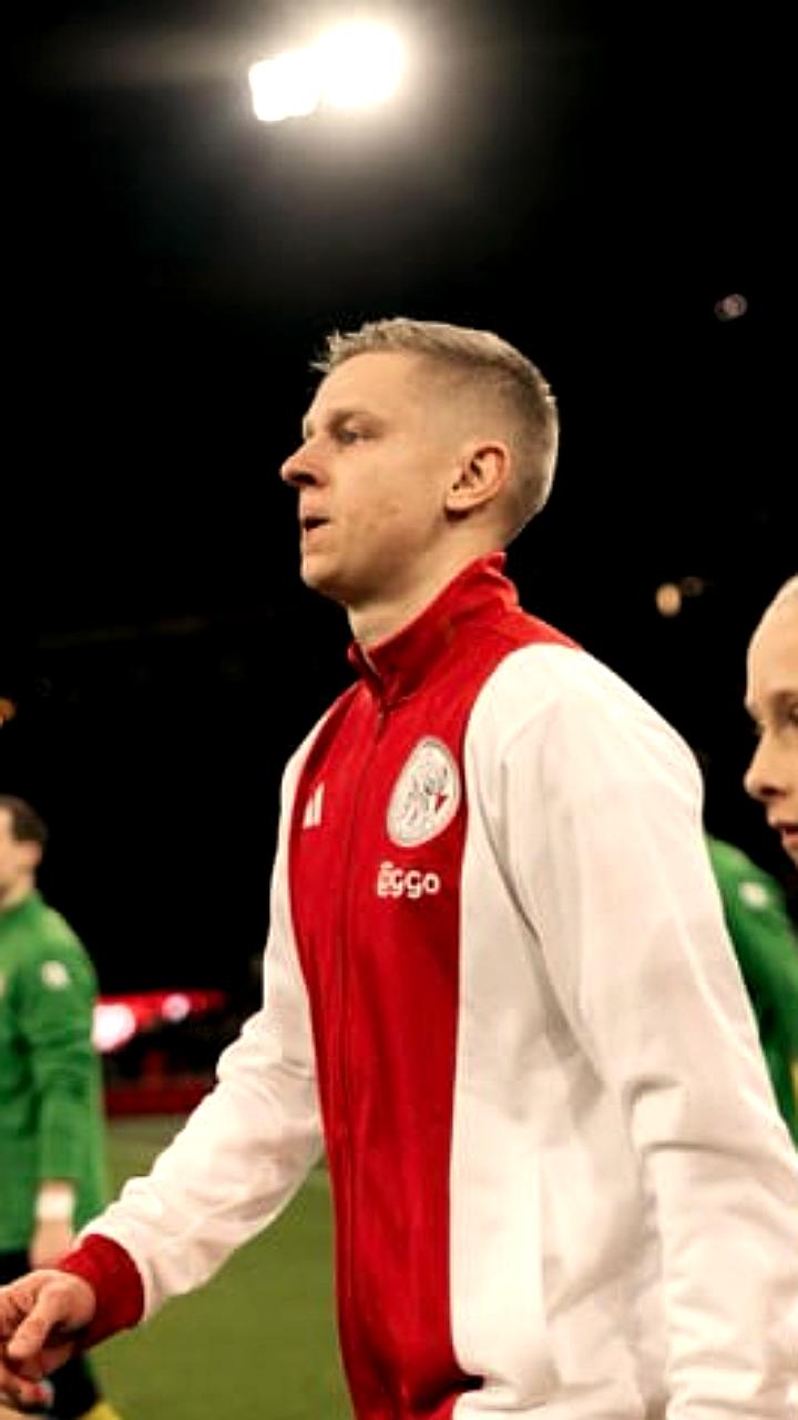 Зинченко выбыл на длительный срок из-за травмы в дебютном матче за Аякс