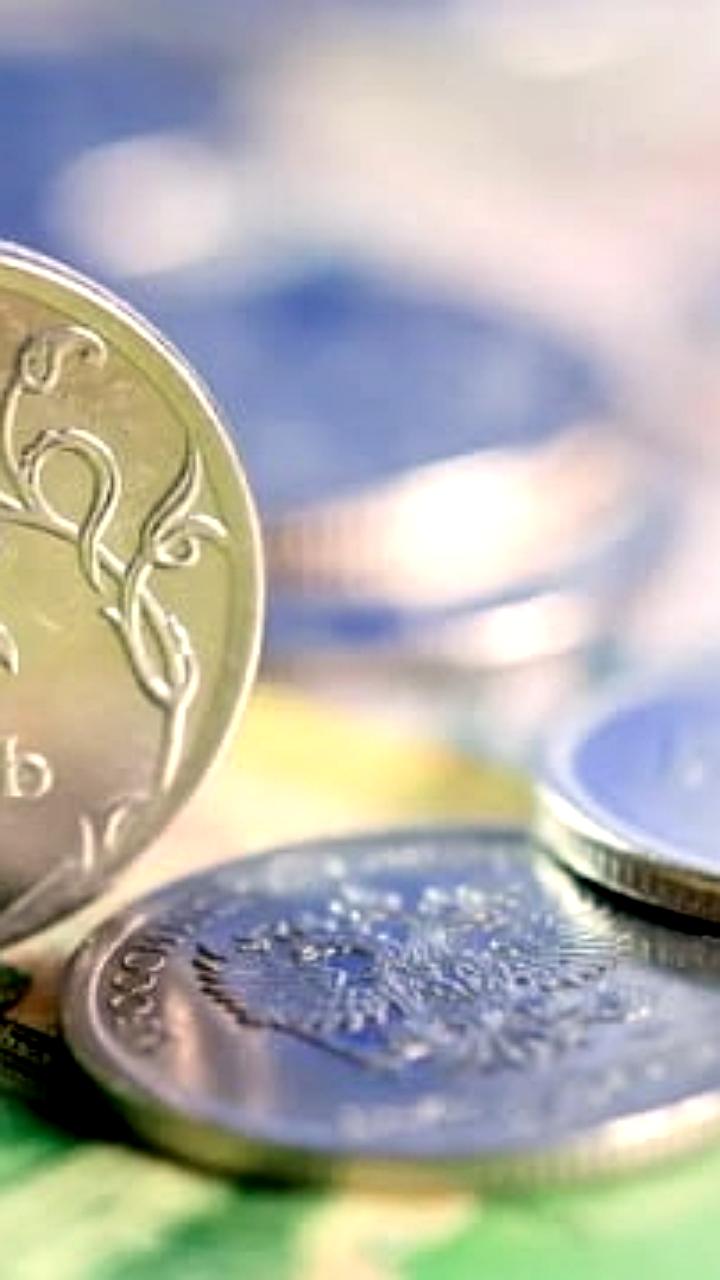 Доля рубля в экспортных расчетах России достигла рекорда в 62,1%