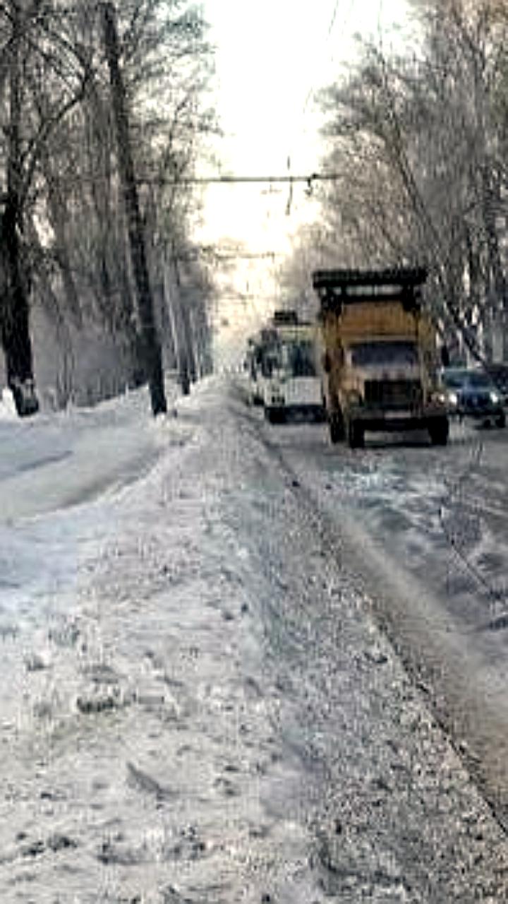 Обрыв троллейбусной контактной сети в Санкт-Петербурге и Оренбурге приостановил движение