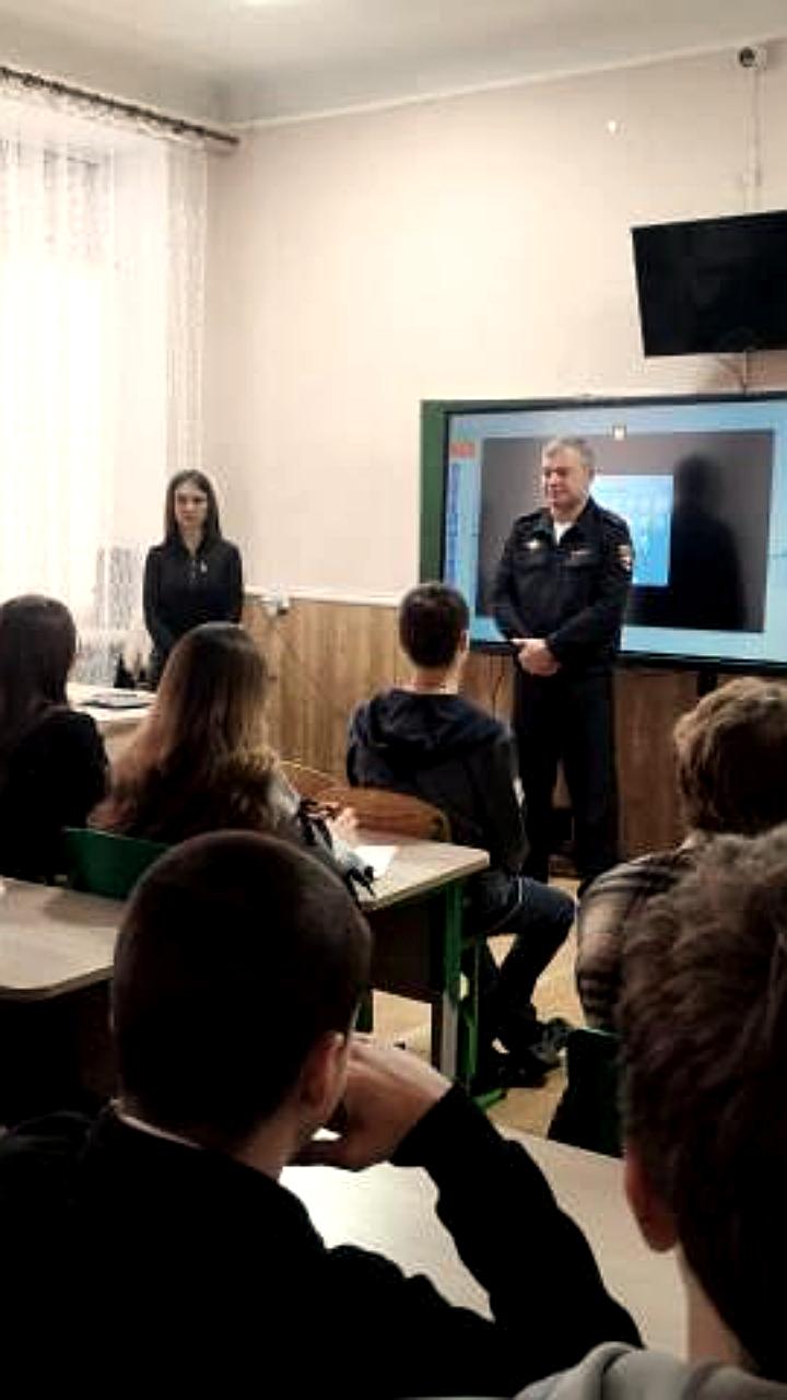 Полицейские проводят профилактические мероприятия по предотвращению детской жестокости и буллинга