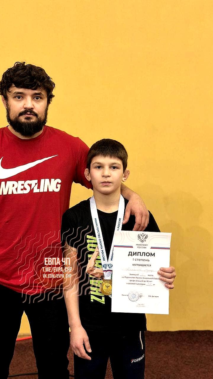 В Иркутске началось первенство России по вольной борьбе среди юниоров