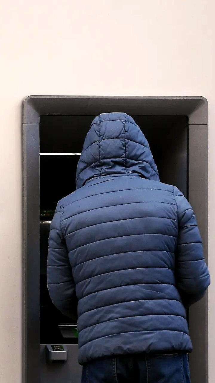 Банк России требует письменного согласия для открытия счетов несовершеннолетним