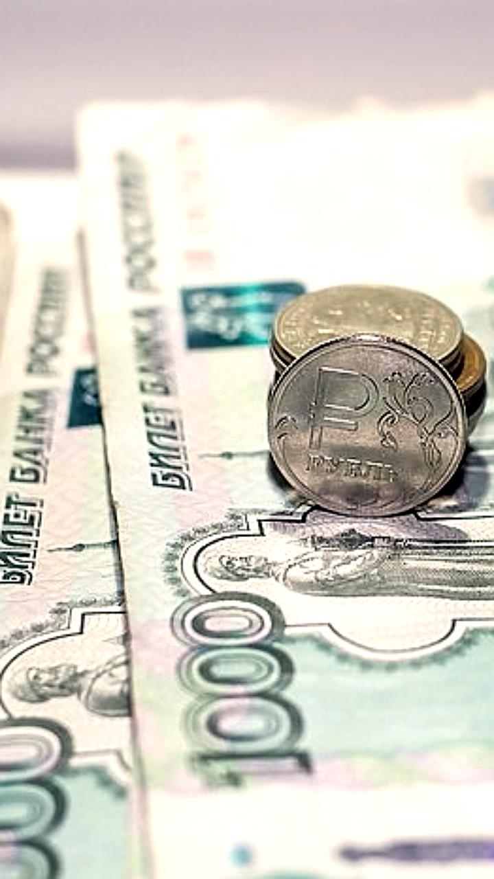 В Новосибирске пенсионерке выдали фальшивые купюры, но недостающие деньги были найдены