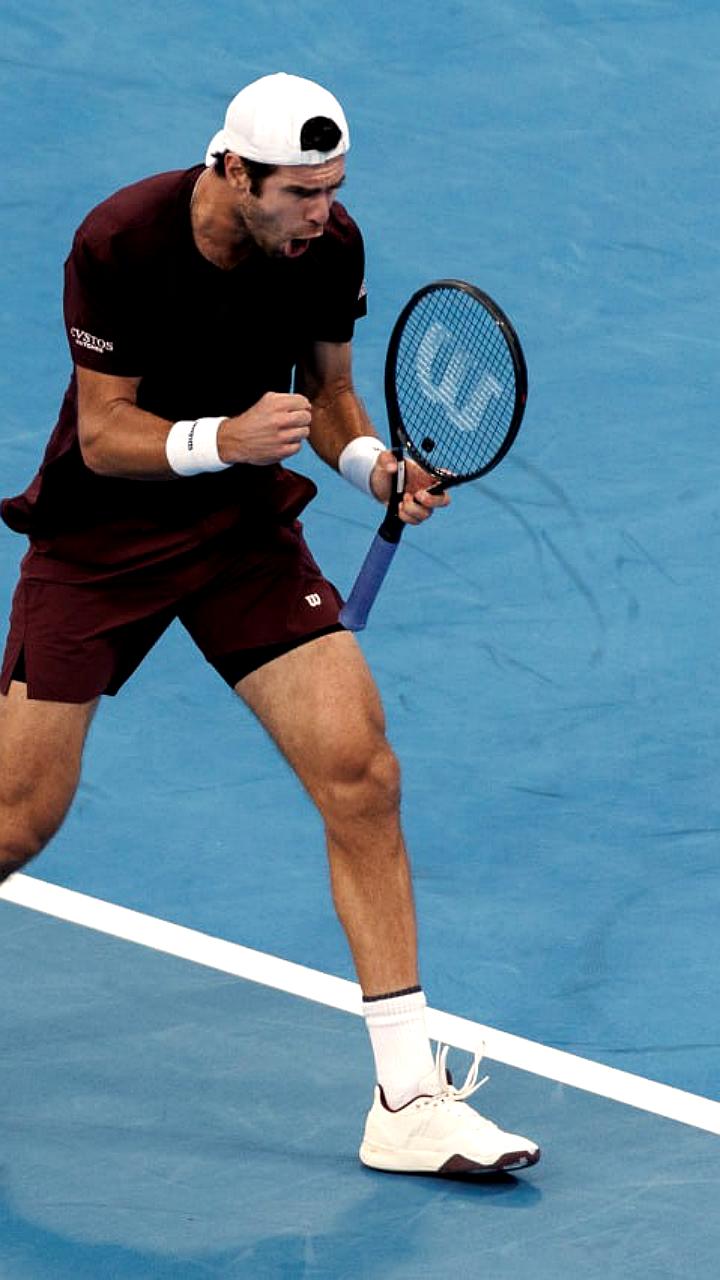 Хачанов продолжает успешное выступление на турнире в Дохе