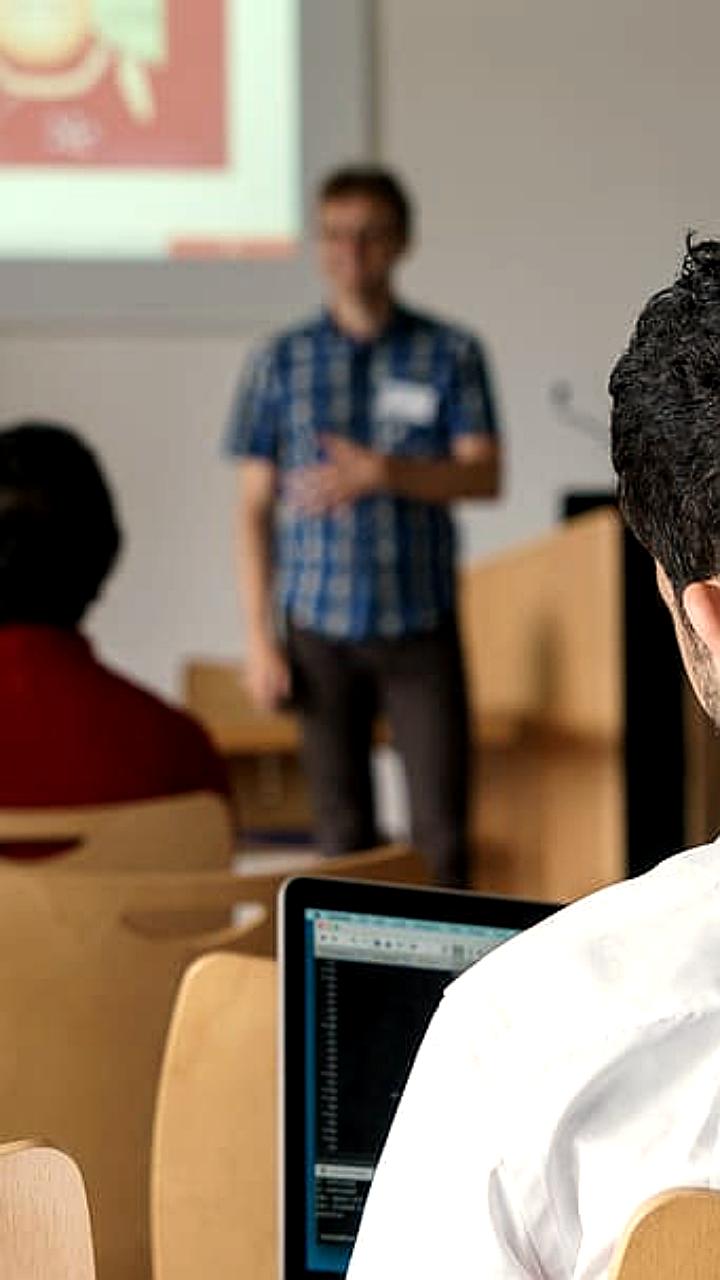 Дефицит педагогических кадров в Крыму и Омске: проблемы с набором сотрудников в детских садах