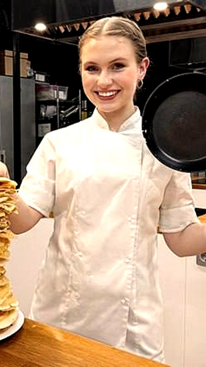 Студентка из Петербурга установила мировой рекорд по выпеканию блинов