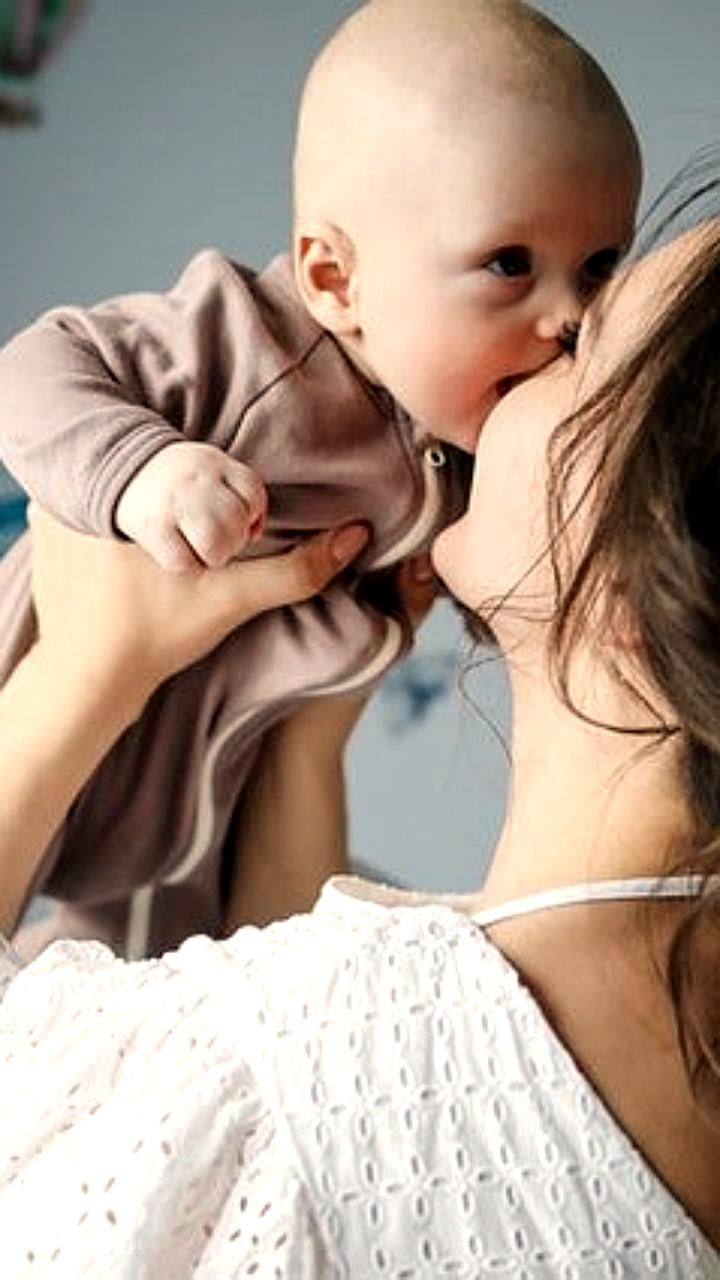 Средний возраст родителей в России достиг 30 лет