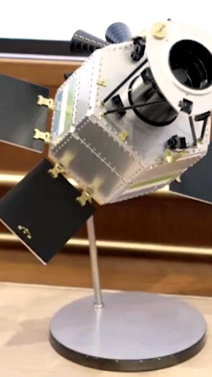 В Узбекистане представлены макеты первого национального спутника и объявлен конкурс на космонавта