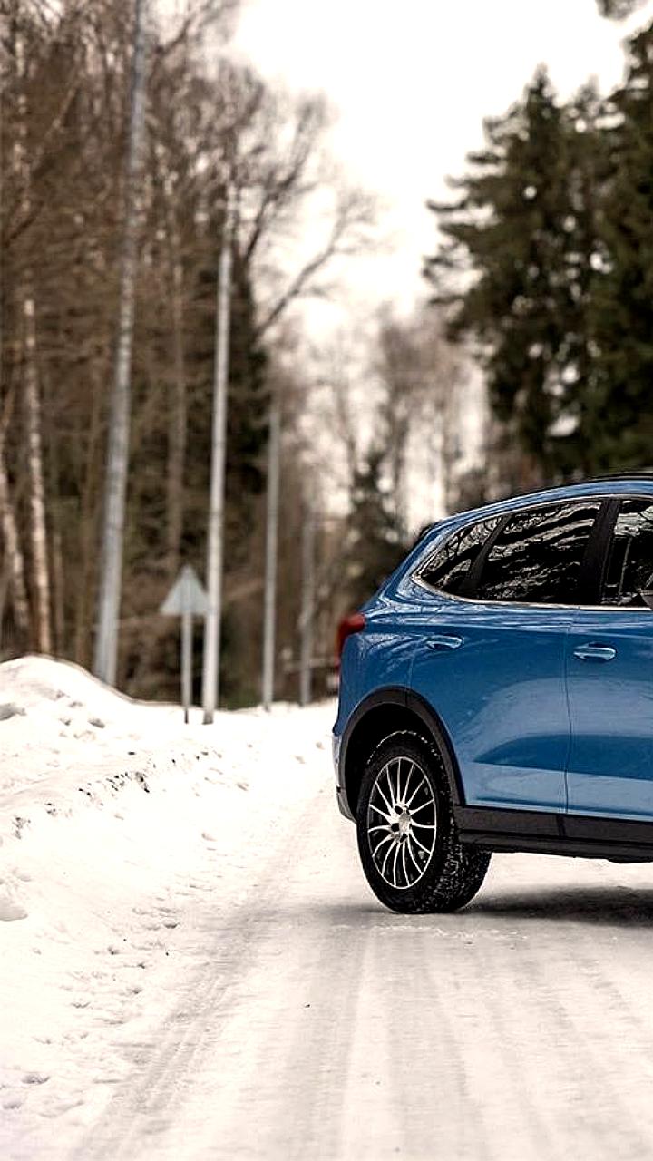 Доля кроссоверов и внедорожников в России достигла рекорда в 71,1%