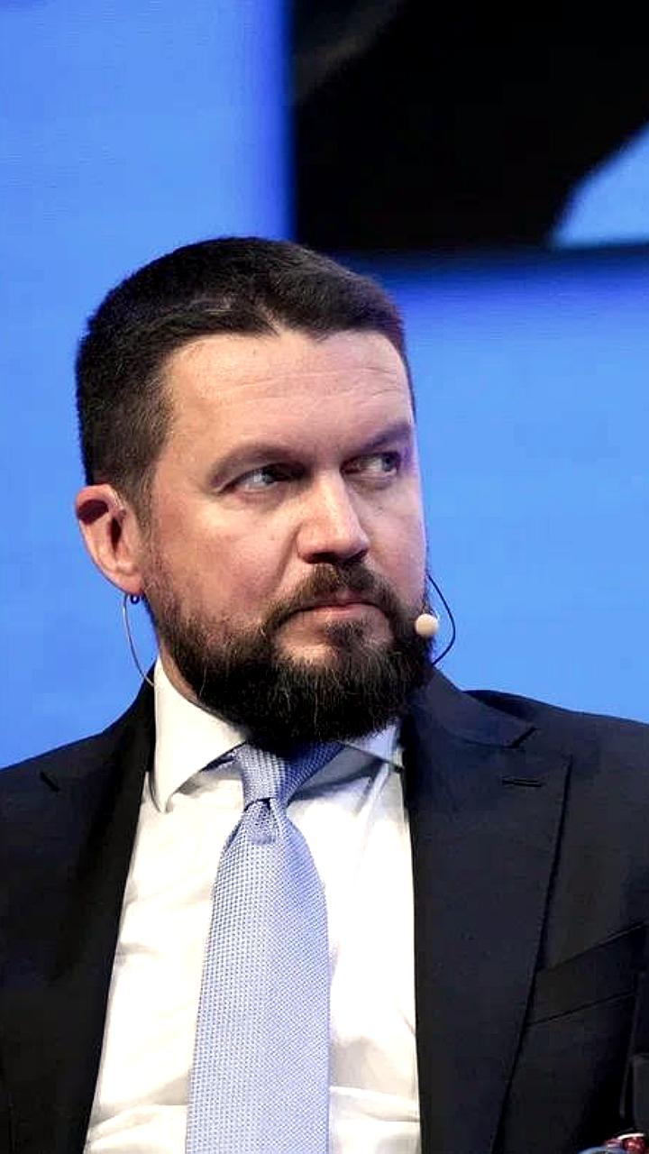 Дмитрий Средин о перспективах экономики и стратегии компаний на инвестиционном форуме ВТБ