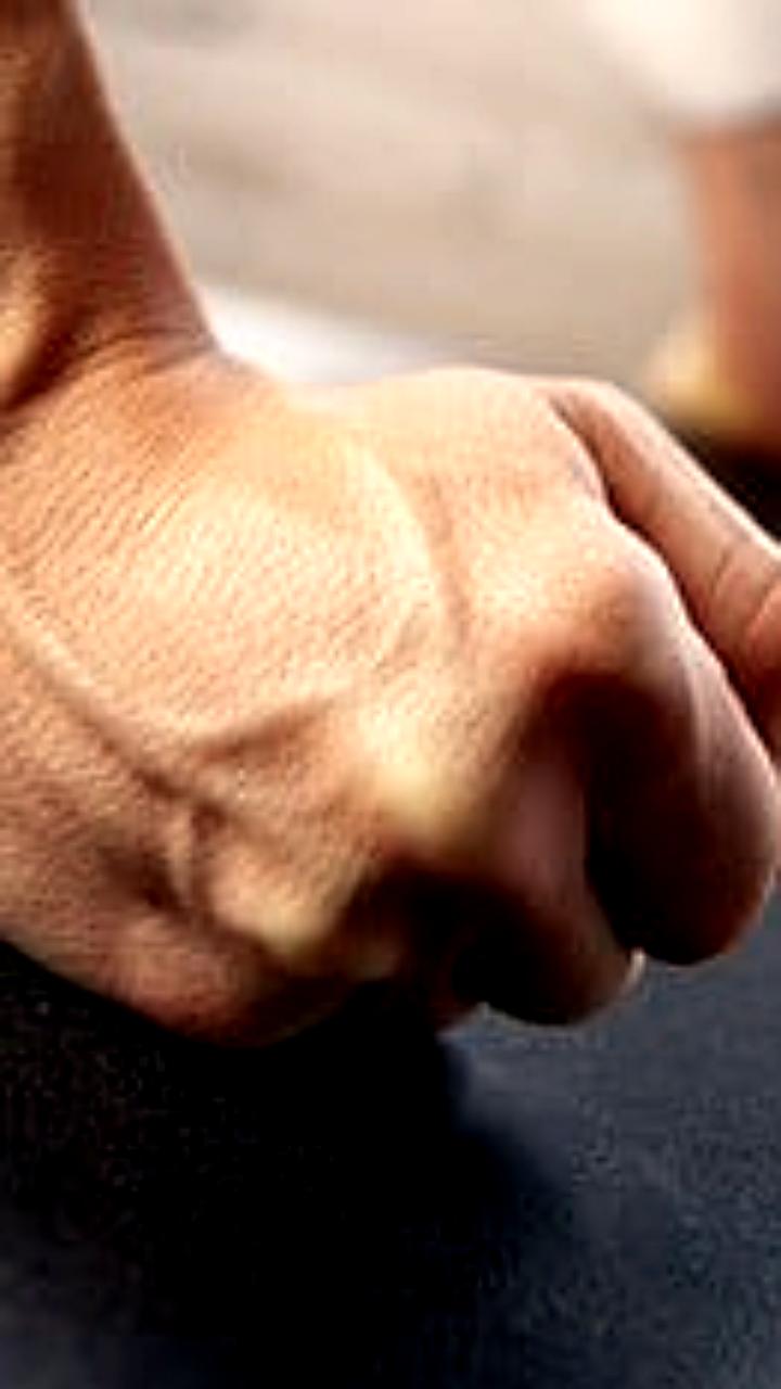 Конфликт между учителем и учеником в Бишкеке: назначена экспертиза