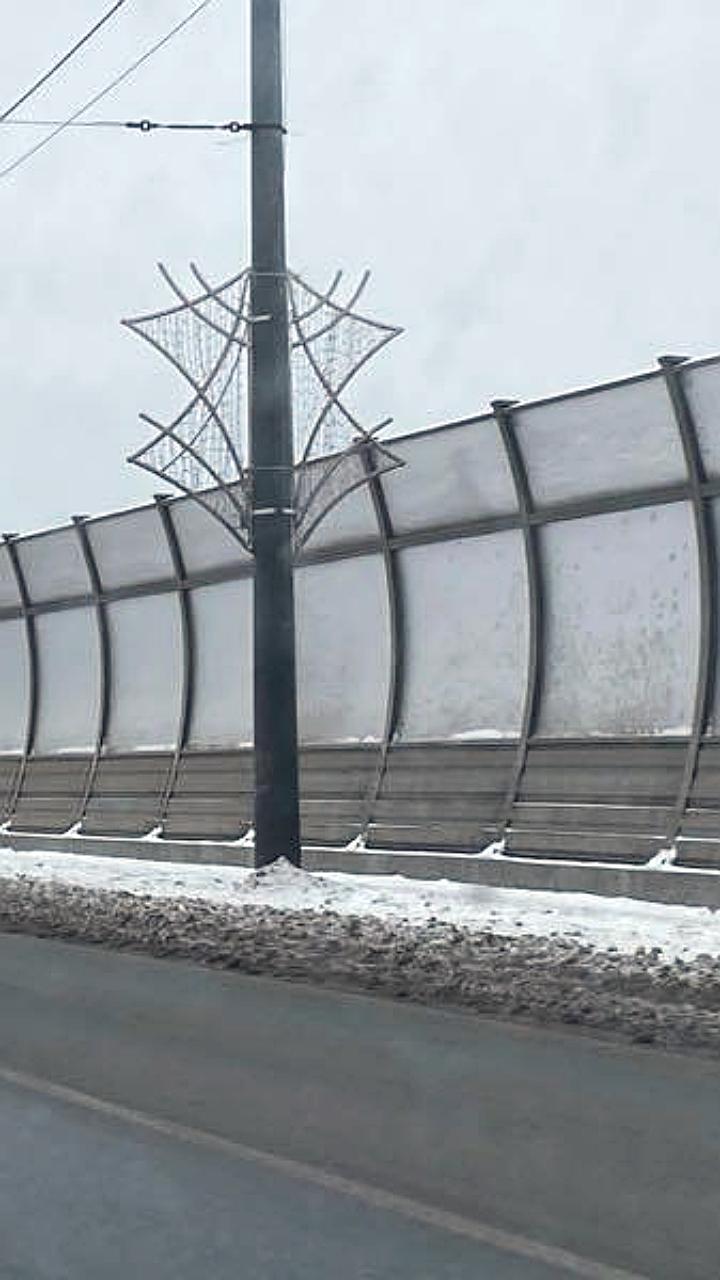 Мойка шумозащитных экранов на Кировской дамбе начнется 15 апреля