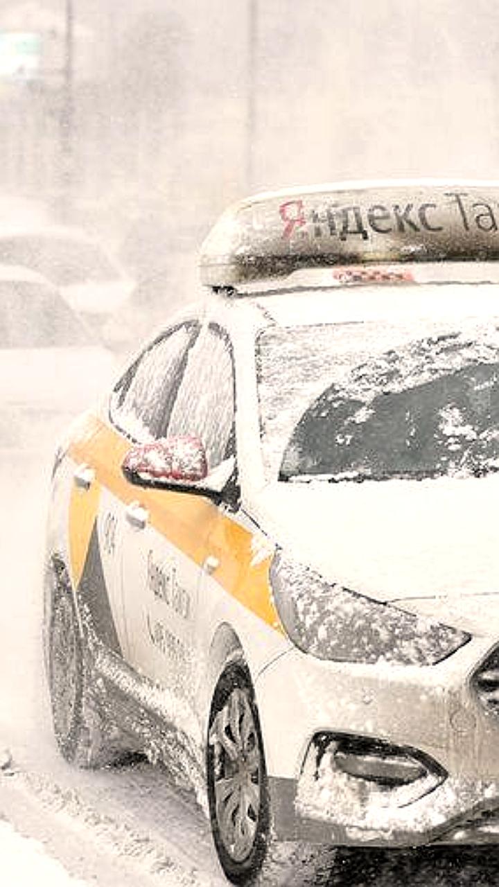 Депутаты предложили снизить тарифы на такси с детскими креслами и компенсировать затраты таксистов