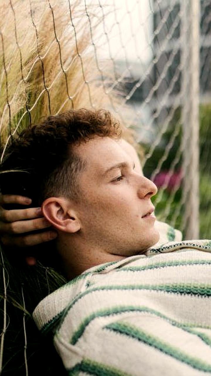 В России предложили ввести штрафы за зумерство, согласно инициативе Виталия Бородина