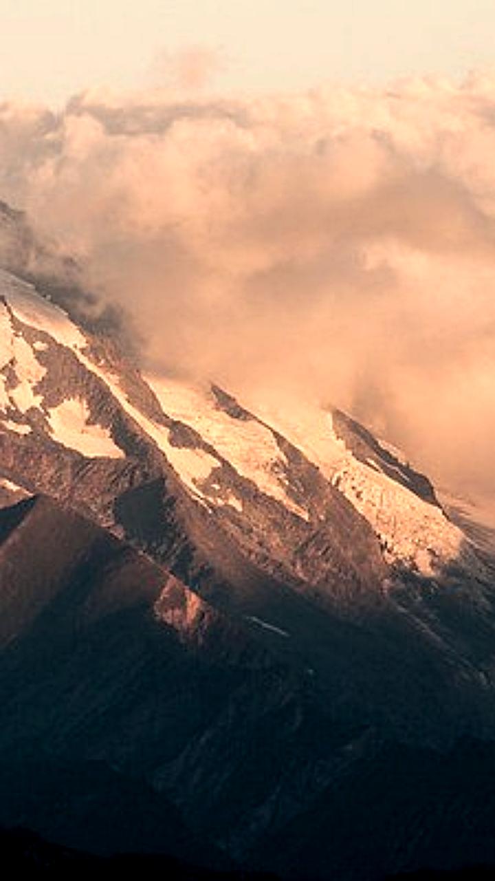 Австрийский альпинист обвиняется в непредумышленном убийстве после оставления девушки на горе